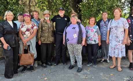Їхав за 17 тисяч кілометрів: чому новозеландський екс-полковник знову прибув на Шосткинщину