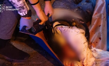 Удар росіян по ТРЦ у Сумах: двоє 21-річних загиблих та 20 поранених