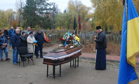 Шосткинська громада провела в останній путь кулеметника з позивним «Вітя»