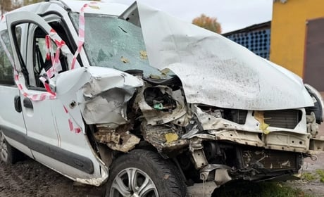 У Шостці 18-річний хлопець викрав «Renault Kangoo», щоб покатати друзів, і потрапив у ДТП