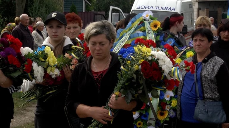Назавжди 51: родина та побратими попрощалися із гранатометником Віктором Наделом