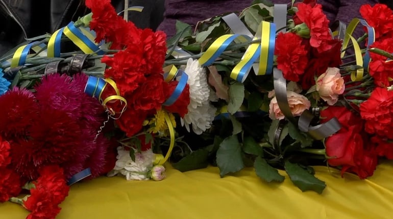 До останнього чекали на повернення: Шостка віддала шану молодшому сержанту Юрію Шевцову