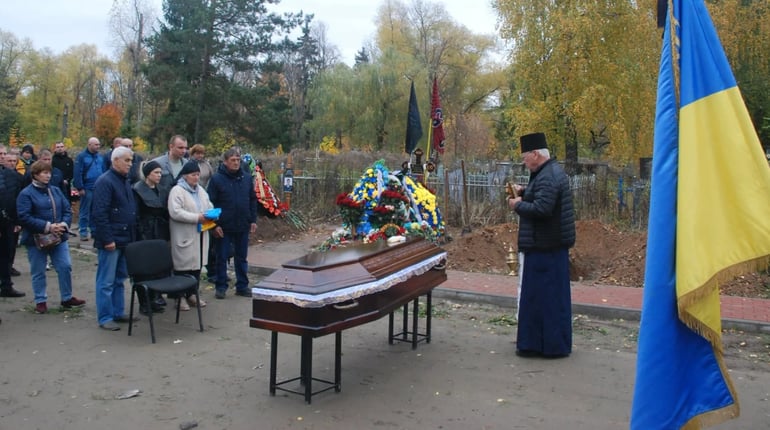 Шосткинська громада провела в останній путь кулеметника з позивним «Вітя»