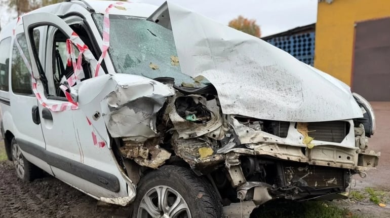 У Шостці 18-річний хлопець викрав «Renault Kangoo», щоб покатати друзів, і потрапив у ДТП