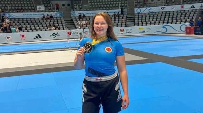 «Борюся і кайфую від цього»: шосткинка Валерія Нешкова стала чемпіонкою світу з джиу-джитсу
