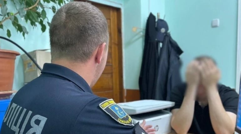 Напав на працівницю та втік з награбованим: поліція Шостки затримала 36-річного грабіжника