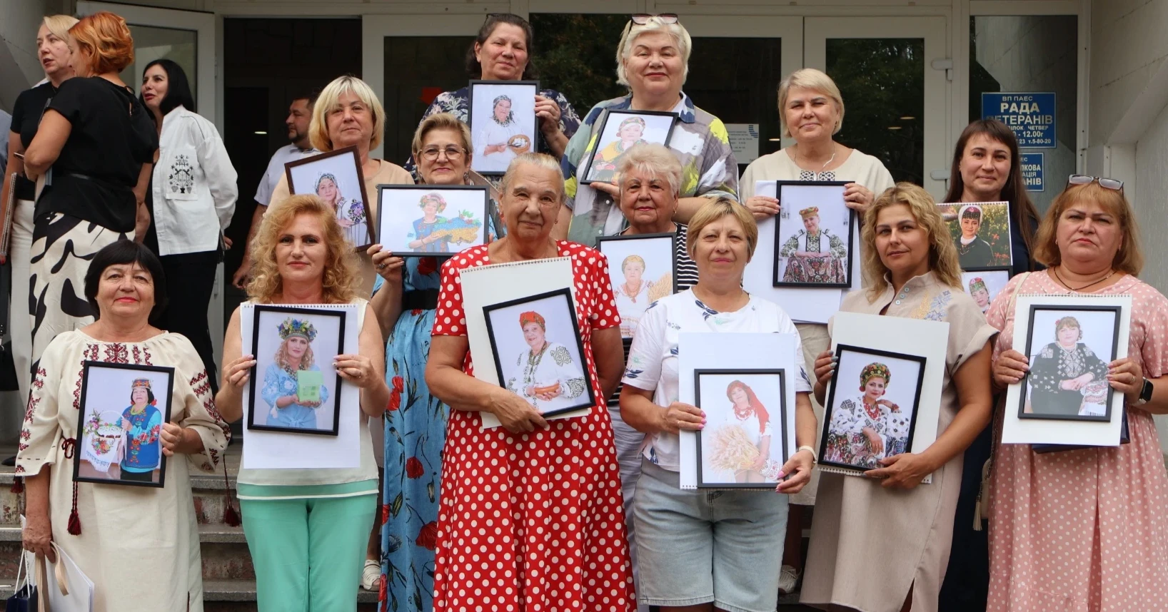 У Південноукраїнську створили унікальний календар із фотографіями матерів і дружин військових