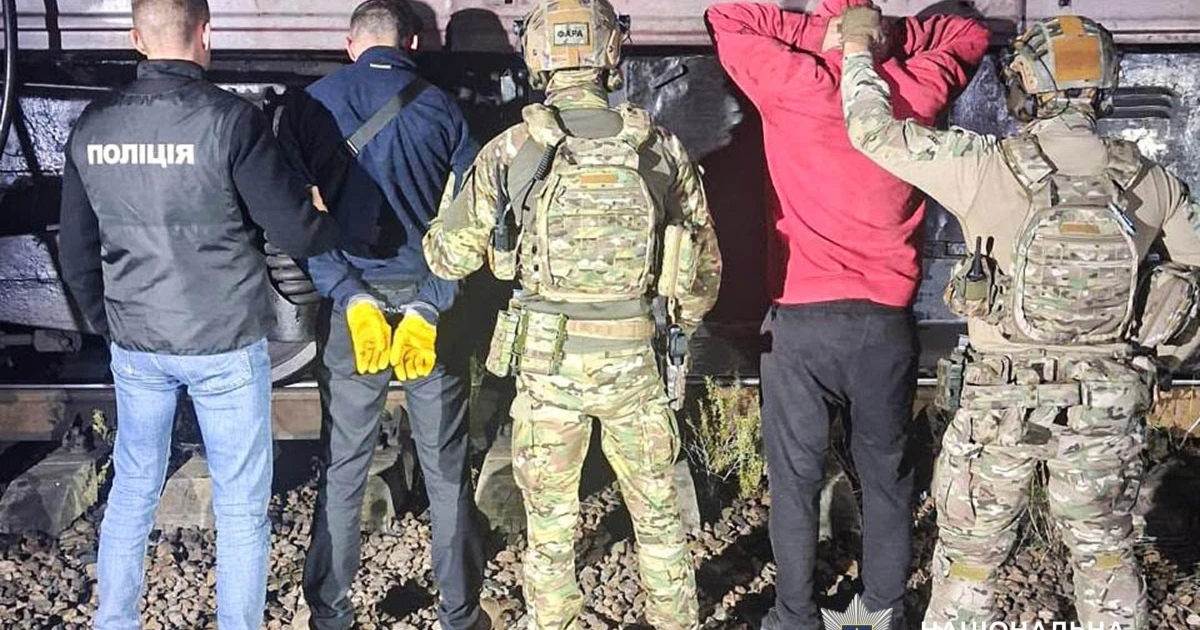 Машиніст і помічник «Укрзалізниці» зливали дизель з тепловоза: пальне продавали на Вознесенщині