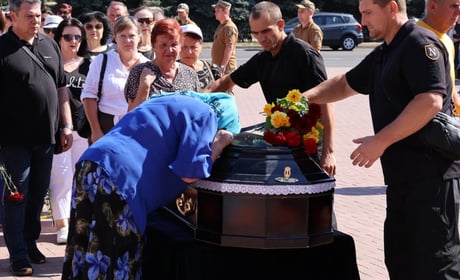У Південноукраїнську попрощалися із солдатом Олександром Білим