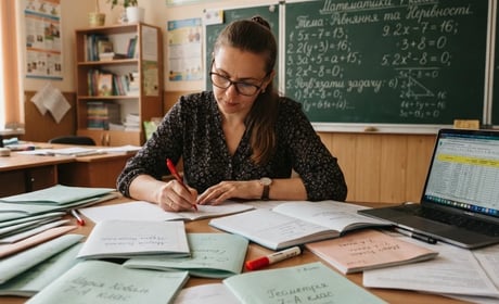 Учитель нині працює за двох: чому в ліцеях Південноукраїнська бракує педагогів