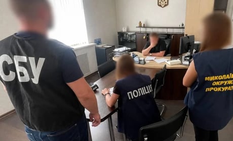 На Миколаївщині керівника станції переливання крові підозрюють у розтраті плазми на 2,2 млн грн