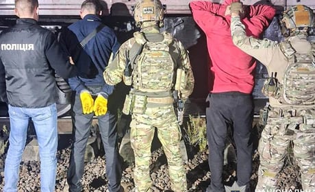 Машиніст і помічник «Укрзалізниці» зливали дизель з тепловоза: пальне продавали на Вознесенщині