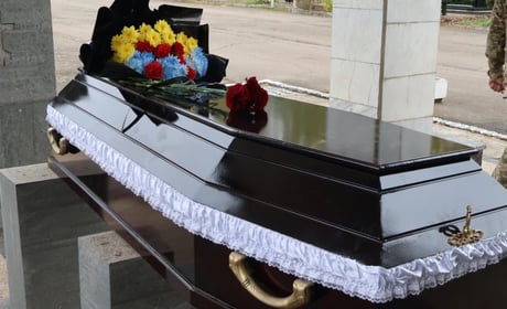 У Південноукраїнську попрощалися із 43-річним захисником Олегом Крівцовим