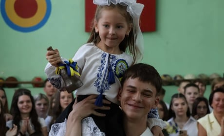 Ювілеї та 276 першокласників: як у ліцеях Південноукраїнська пройшов Перший дзвоник. Фотопідбірка