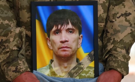 У Південноукраїнську попрощалися з 46-річним захисником Дмитром Смірновим