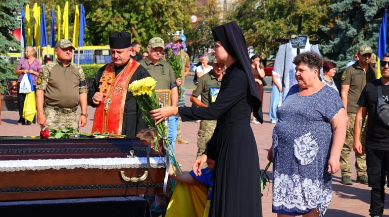 У Південноукраїнську попрощалися з Володимиром Булавіним, який понад рік вважався зниклим безвісти