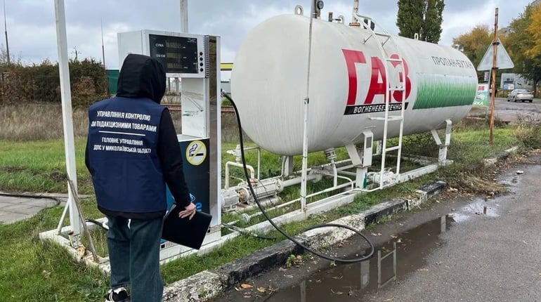 Заправка без ліцензії та порушення касових правил: на Миколаївщині нарахували мільйонний штраф