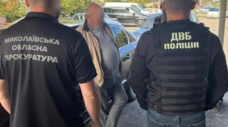 Права за 21 тисячу: на Миколаївщині викрили директора навчального закладу
