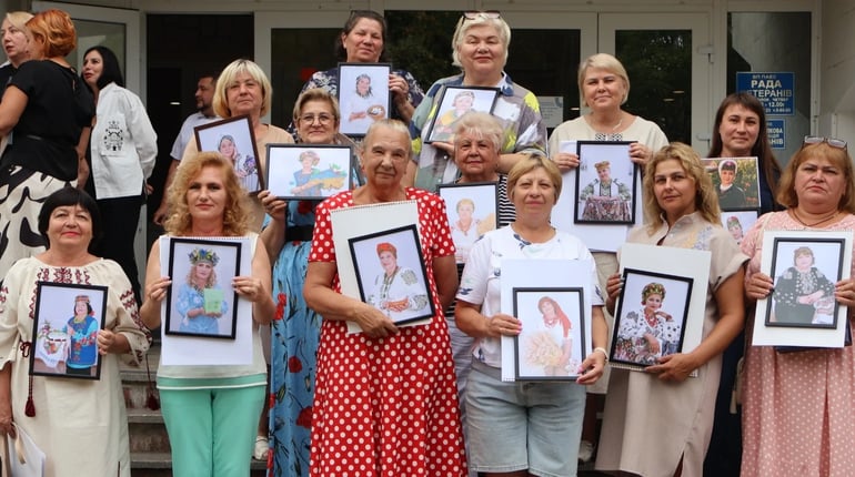У Південноукраїнську створили унікальний календар із фотографіями матерів і дружин військових