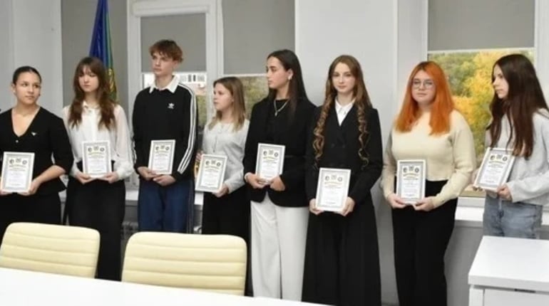 Хто претендує на стипендію міського голови в Південноукраїнську: список учнів