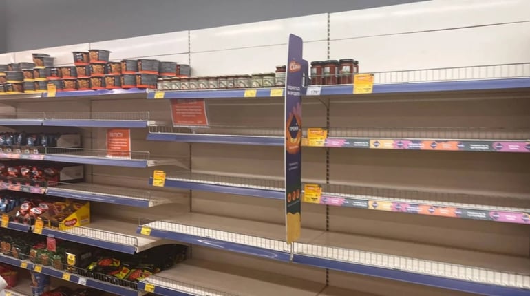 Ажіотаж на бакалію в Південноукраїнську: чому зникають продукти і чи є дефіцит