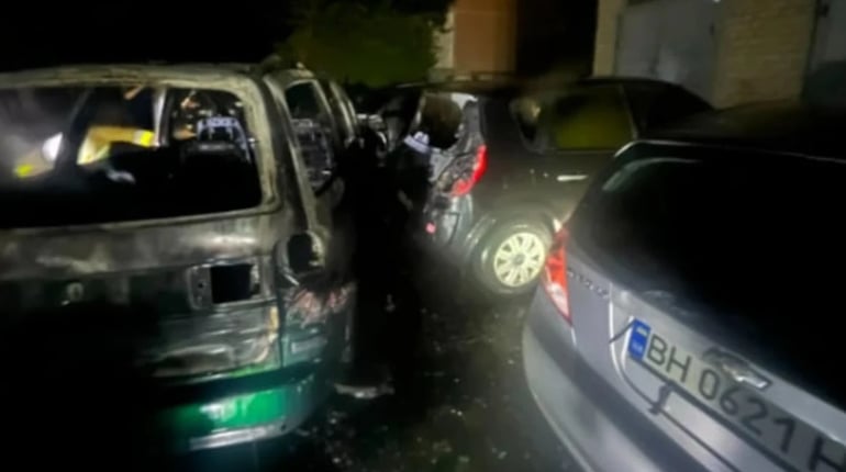 У Південноукраїнську підозрюваного у підпалі авто сусіда взяли під варту: застава 665 600 грн