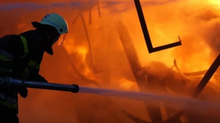 Пожежі на складах Миколаївщини після обстрілів завдали повітрю збитків на 8,6 млн грн