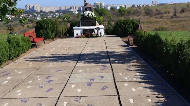 «Тут загинули десятки тисяч людей»: у Богданівці вшанували пам’ять жертв Голокосту