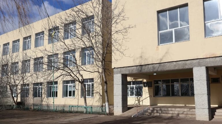 Тут пам’ятають випускників і чекають на нових учнів: чим живе Костянтинівська гімназія