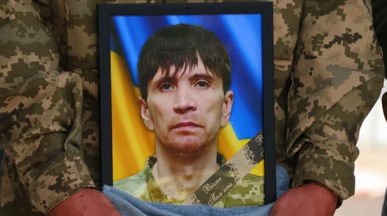 У Південноукраїнську попрощалися з 46-річним захисником Дмитром Смірновим