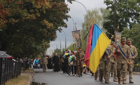 Майже два роки очікування: Нетішин попрощався із загиблим Захисником Орестом Бондарчуком