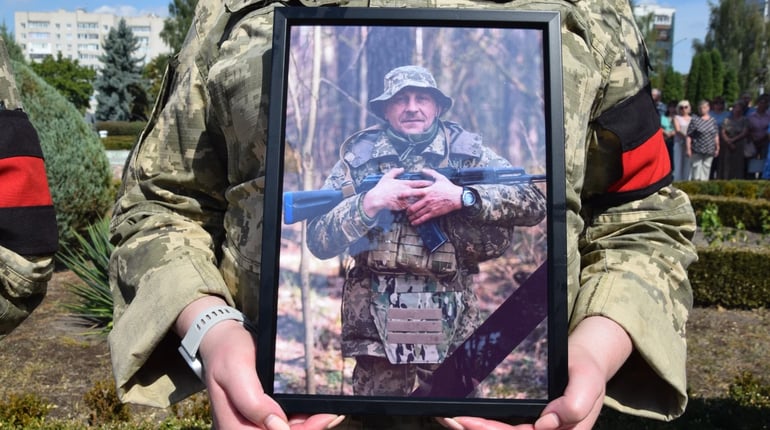 На щиті: Нетішин попрощався із Захисником Віктором Степченком