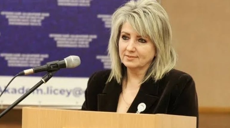 Директорка Нетішинського академічного ліцею стала заслуженим працівником освіти України