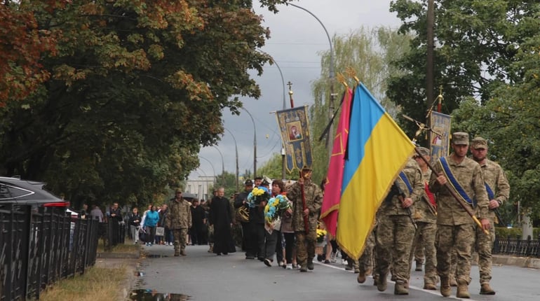 Майже два роки очікування: Нетішин попрощався із загиблим Захисником Орестом Бондарчуком