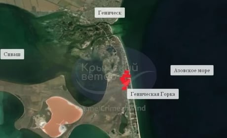 На Арабатській стрілці вирують пожежі біля місць проживання військових РФ та ФСБ