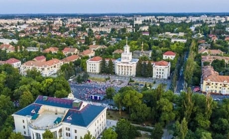 "Люди дуже ностальгують за Україною": Олег Тарабака про життя в Новій Каховці