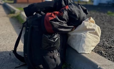 Після 4,5 року життя в окупації житель Олешок залишив дім і виїхав до родини