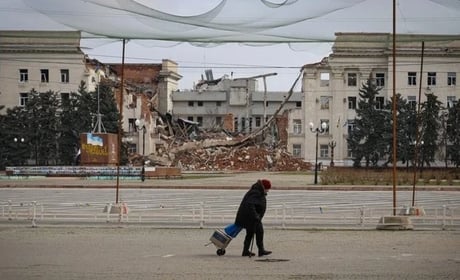 Евакуація з Херсона: яку виплату обіцяють містянам і куди заселяють
