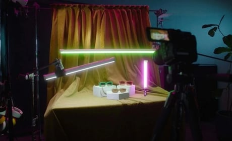 Світлодіодна трубка Amaran PT4c проти аналогів: вибір 120-см RGB-світла для відео та контенту