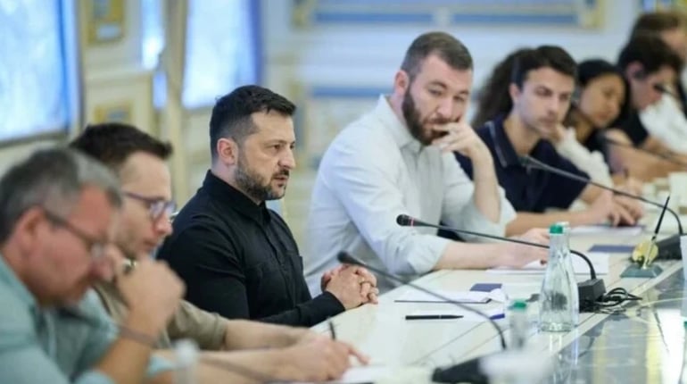 Зеленський у тупику? Головні тези закритої зустрічі президента із журналістами