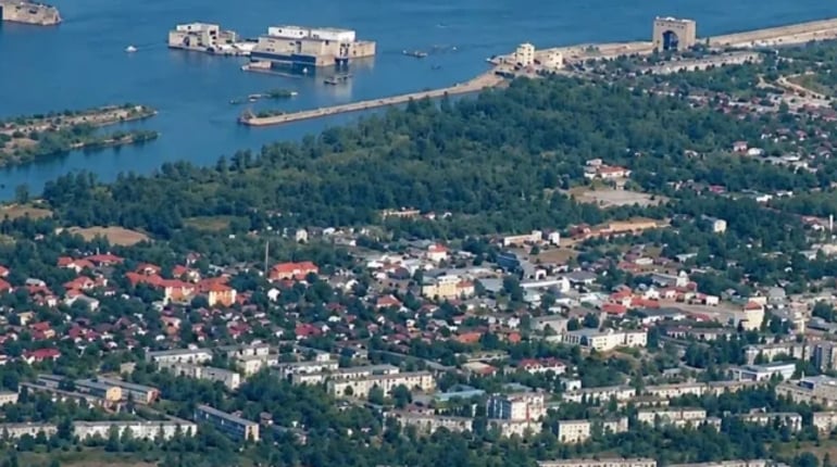 У Новій Каховці виборців ловлять на вулицях, а готівка стала дефіцитом