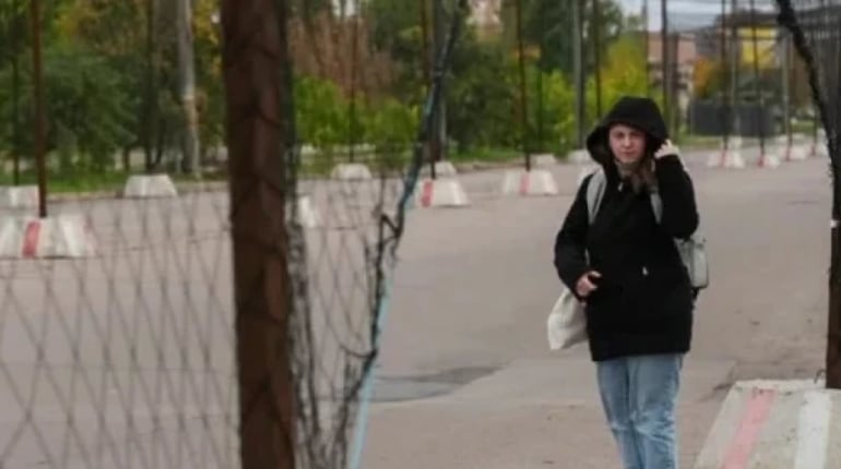 Їхала і плакала: українка вперше за три роки повернулася в Херсон і побачила дім дитинства