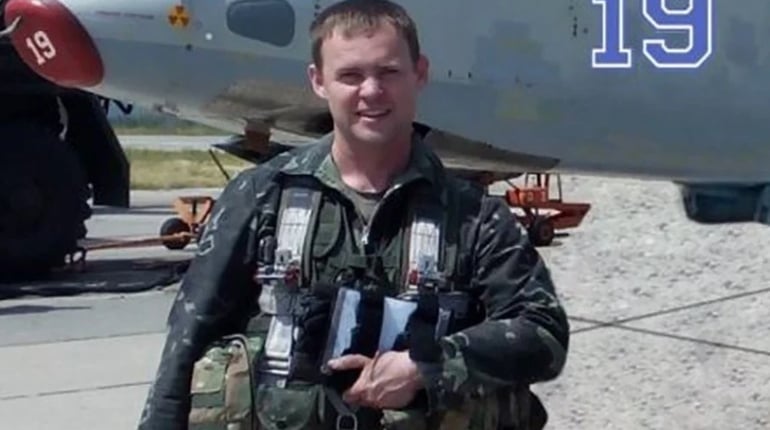 Спрямував свій літак на ворожу колону: Олександру Жиброву посмертно присвоєно звання Героя