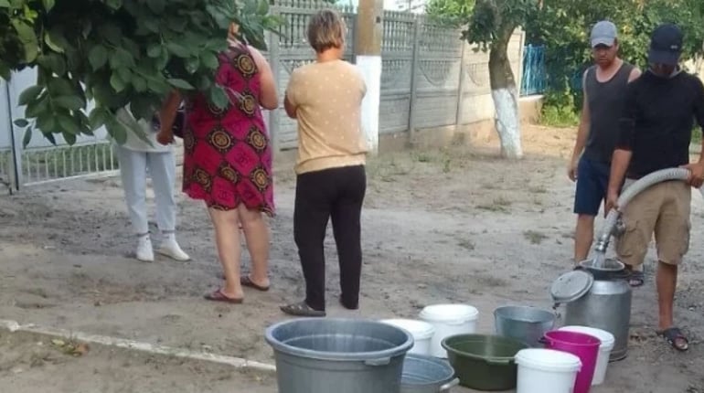 «Платимо за повітря»: жителі сіл Каховщини скаржаться на відсутність водопостачання