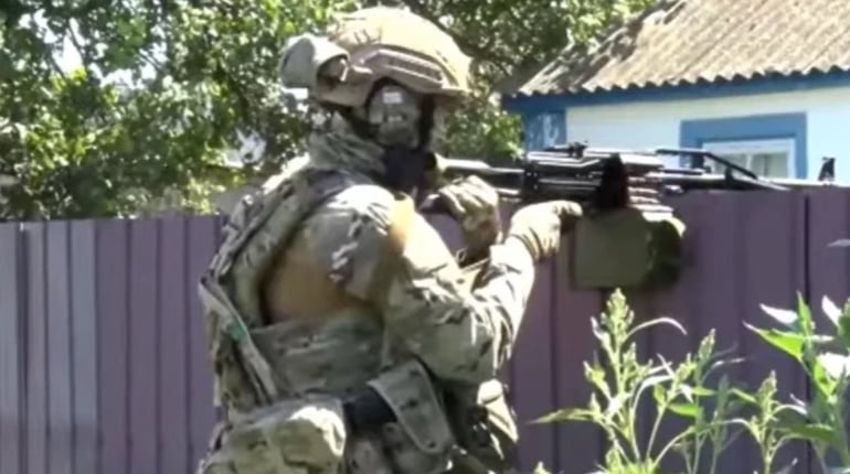 На окупованих територіях переслідують жінок, молодь та літніх людей