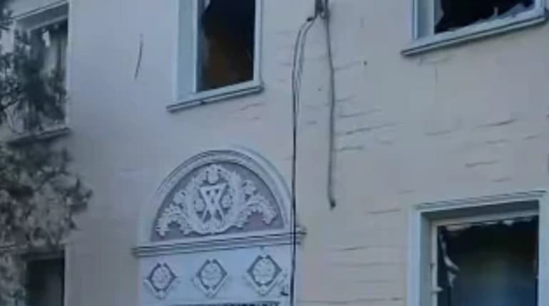 У Новій Каховці окупанти пошкодили будинок з "кам'яними вишиванками"