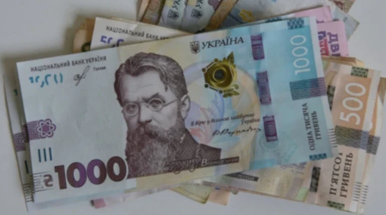 Нардепи відмовилися обмежити зарплати держслужбовцям до 80 тисяч