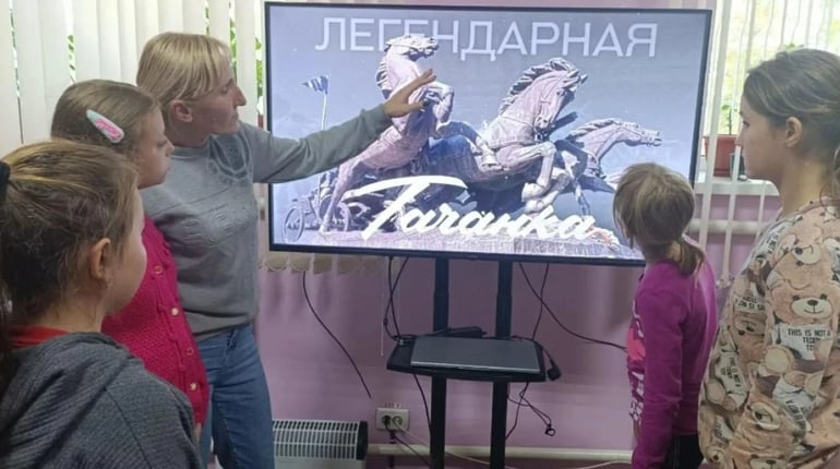 В окупованій Каховці дітям розповідали про радянську «Легендарну тачанку»