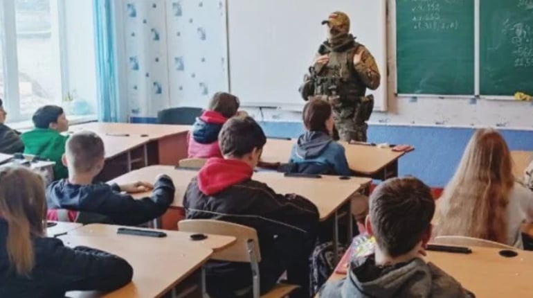 На окупованій Херсонщині школярів перевели на дистанційне навчання