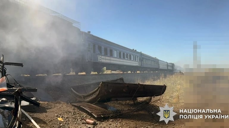 Окупанти атакували потяг і обстріляли понад 30 міст і сіл Херсонщини: двоє загиблих, 20 поранених